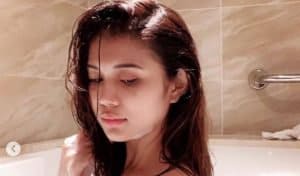 Renakrak sa shower