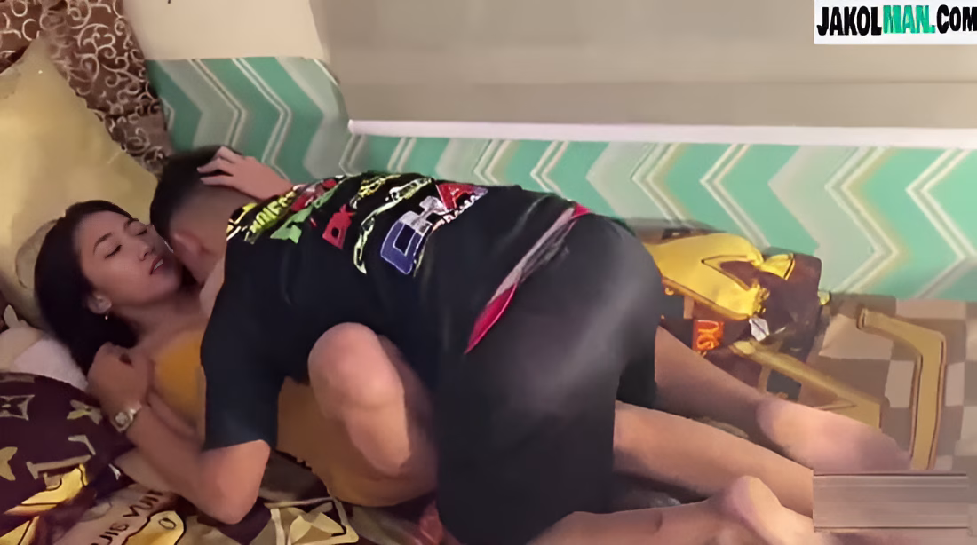 Mukbang muna bago tirahin